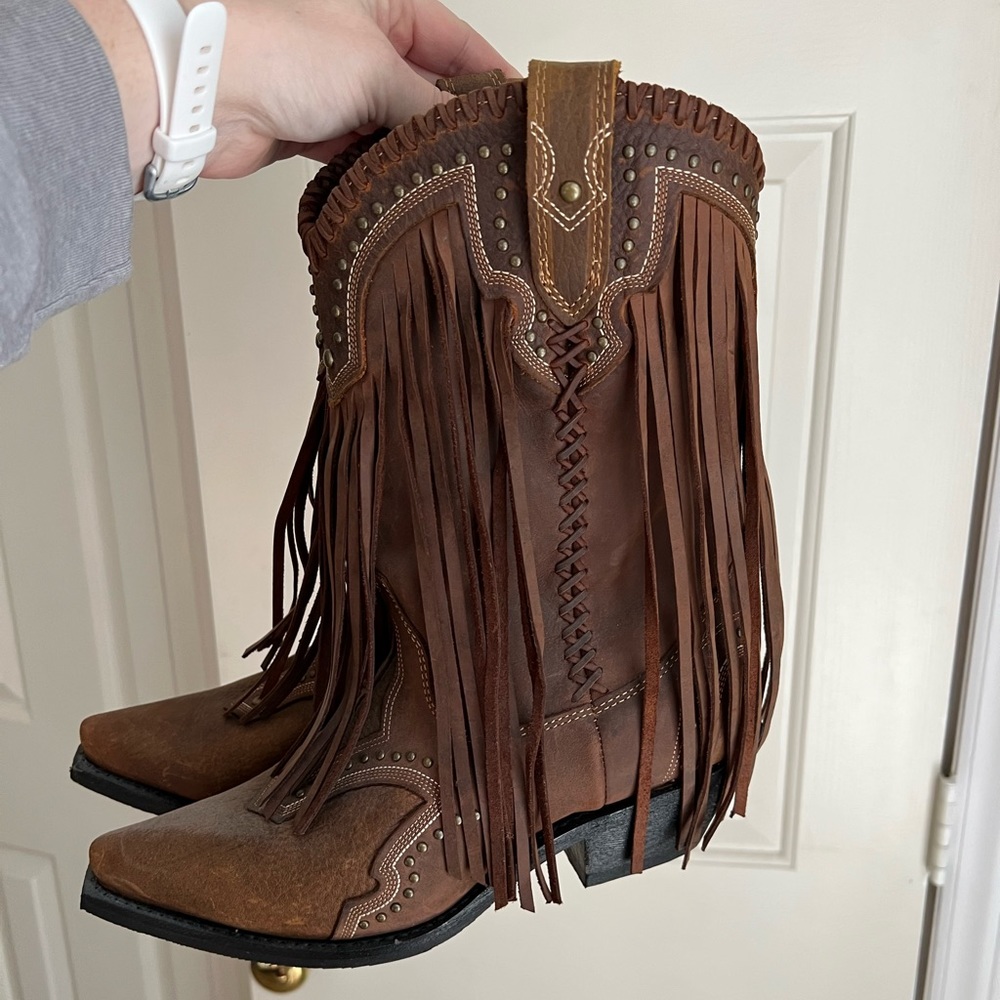 Fringe cowgirl / cowboy boots